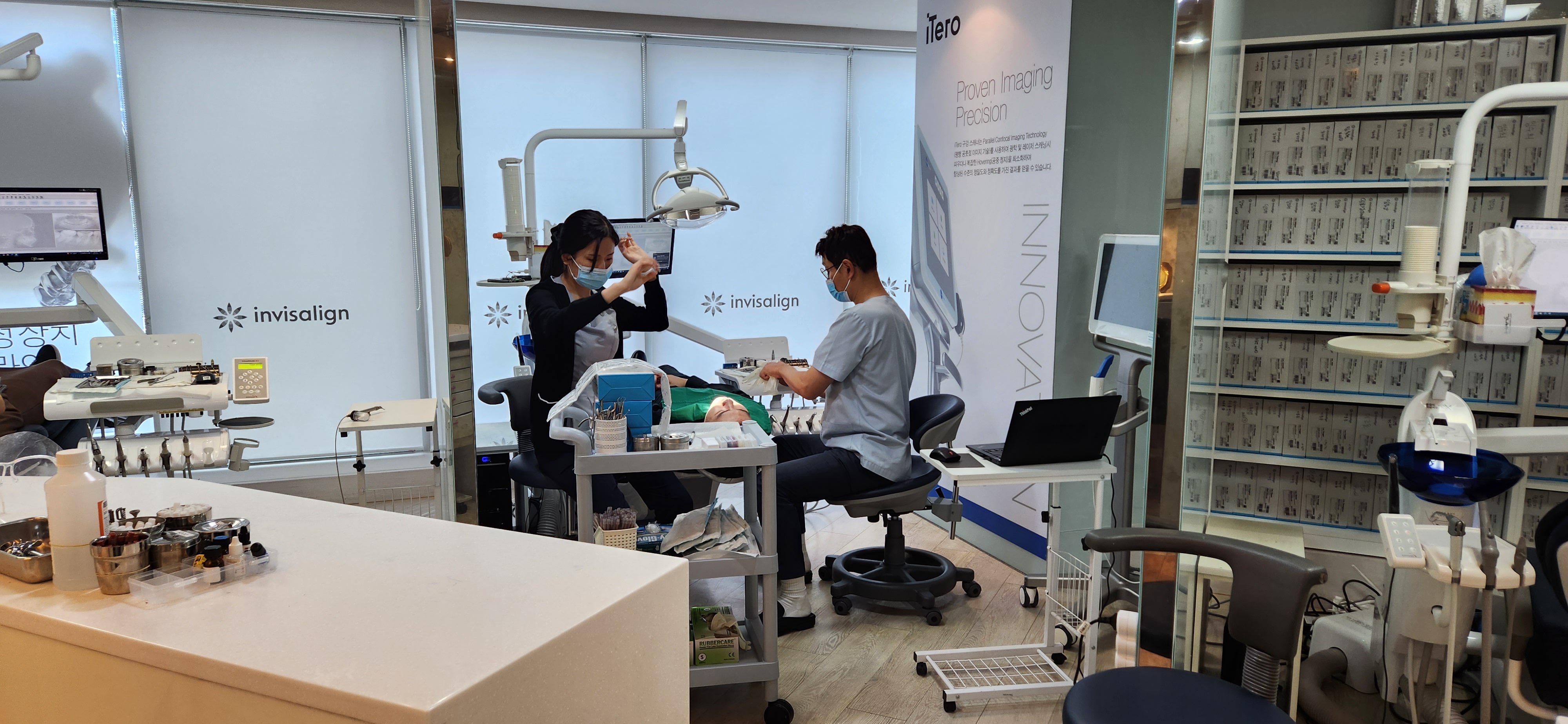 Eins Dental team